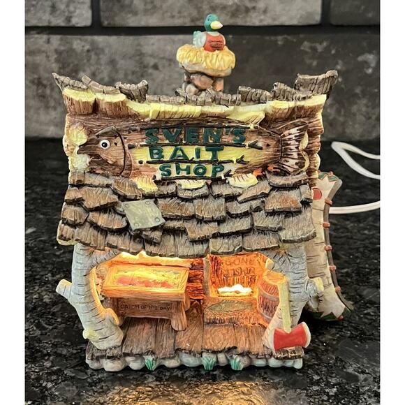 Enesco Moose Creek Crossing “Sven’s Bait Shop” 1995 Nightlight #170577 - Picture 3 of 9